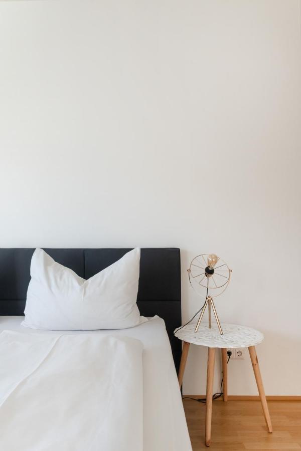 Helles, Neues Dg Apartment Mit Blick Zum Donauturm Vienna Exterior photo