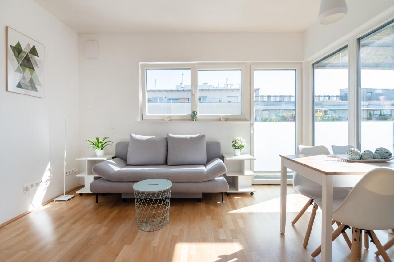 Helles, Neues Dg Apartment Mit Blick Zum Donauturm Vienna Exterior photo